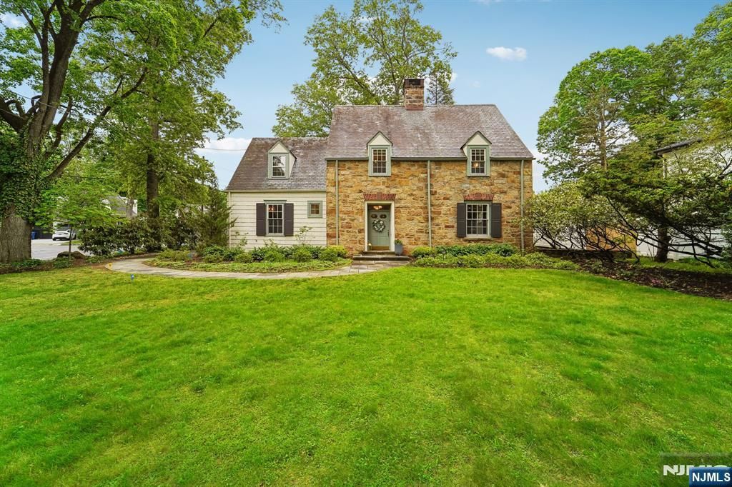 88 Depeyster Avenue, Tenafly, NJ 07670