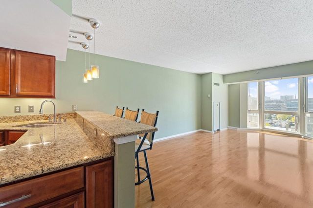 270 E Highland AVENUE #1044, Milwaukee, WI 53202