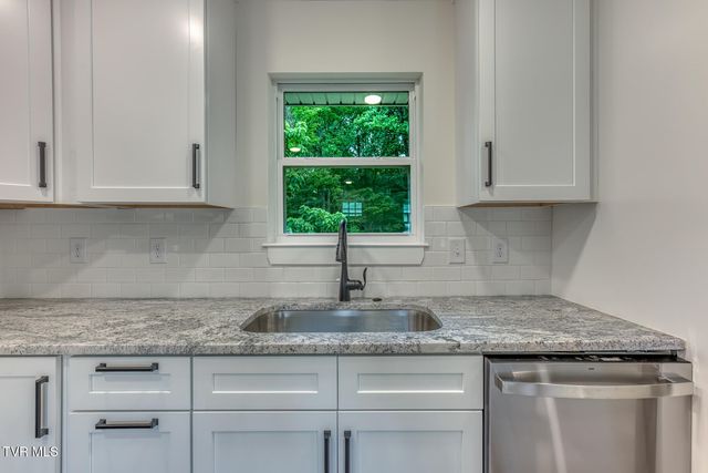 124 Hilo Drive, Johnson City, TN 37604