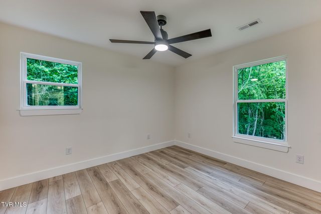 124 Hilo Drive, Johnson City, TN 37604