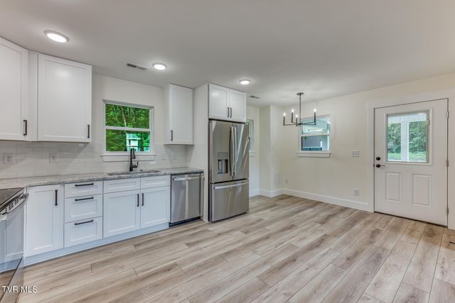 124 Hilo Drive, Johnson City, TN 37604