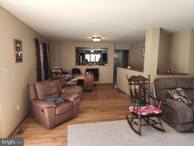 429 DARK HOLLOW RD, Shermans Dale, PA 17090