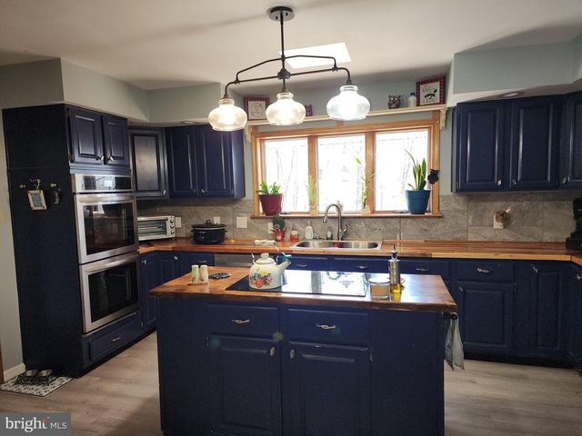 429 DARK HOLLOW RD, Shermans Dale, PA 17090