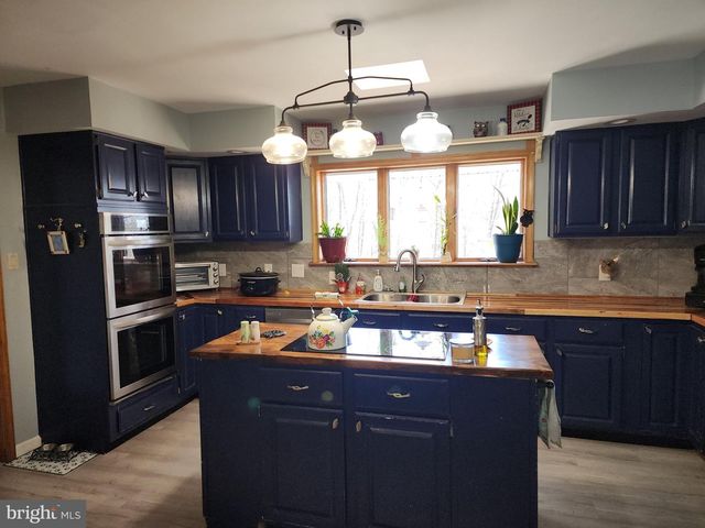 429 DARK HOLLOW RD, Shermans Dale, PA 17090