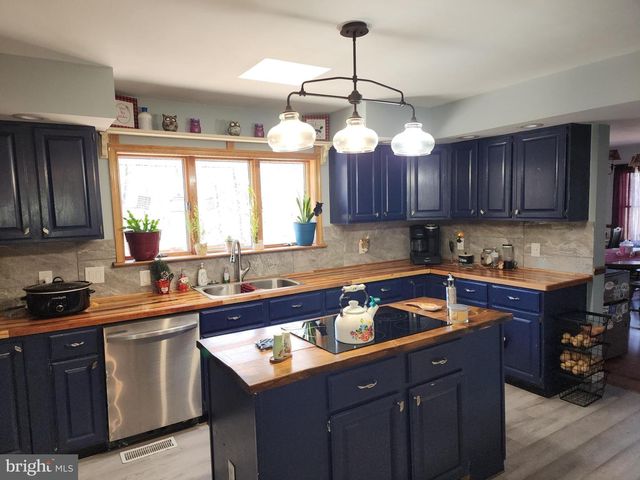 429 DARK HOLLOW RD, Shermans Dale, PA 17090