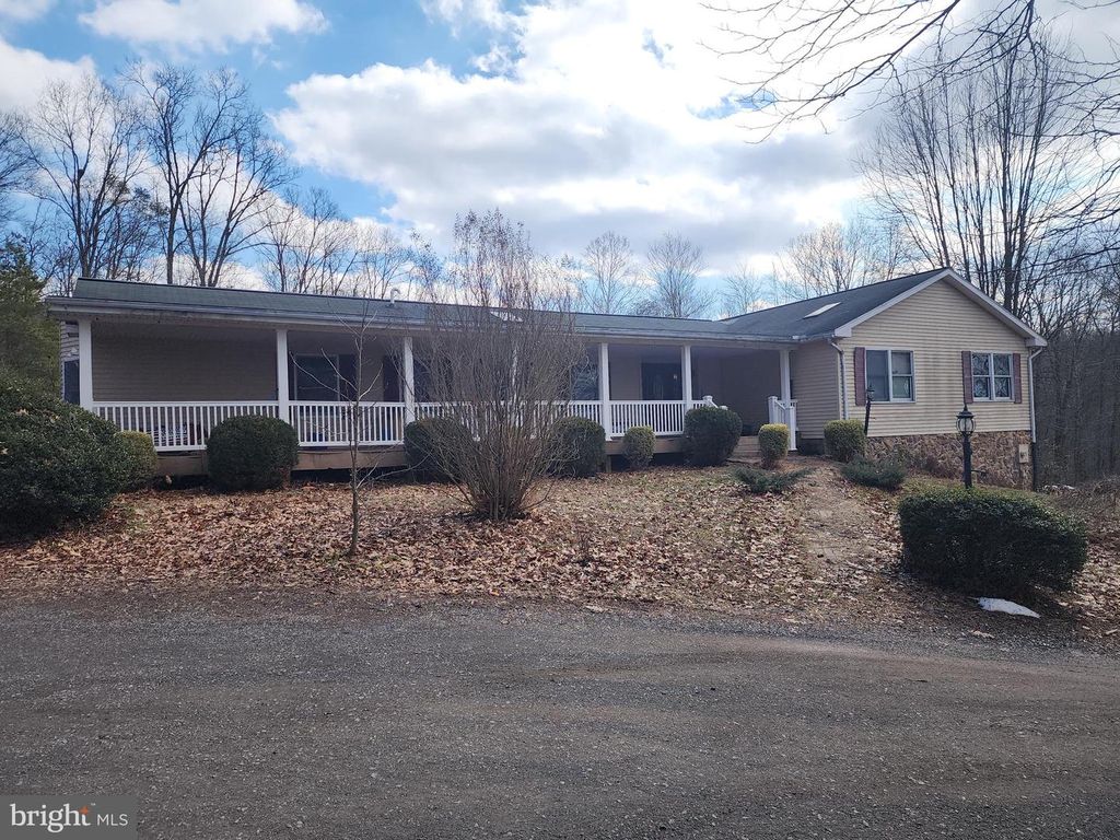 429 DARK HOLLOW RD, Shermans Dale, PA 17090