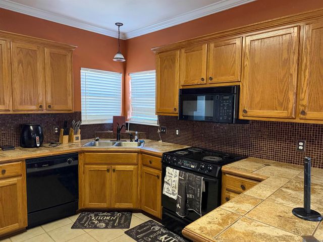 525 Daphne Dr, Gonzales, LA 70737