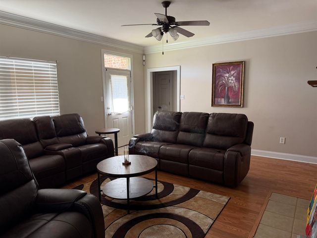525 Daphne Dr, Gonzales, LA 70737