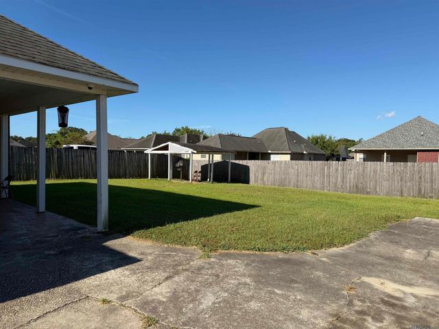 525 Daphne Dr, Gonzales, LA 70737
