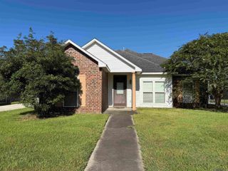 525 Daphne Dr, Gonzales, LA 70737