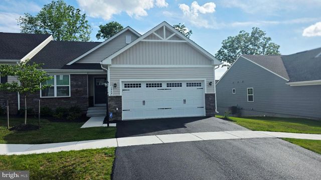 1864 SHANNON DR S, Greencastle, PA 17225
