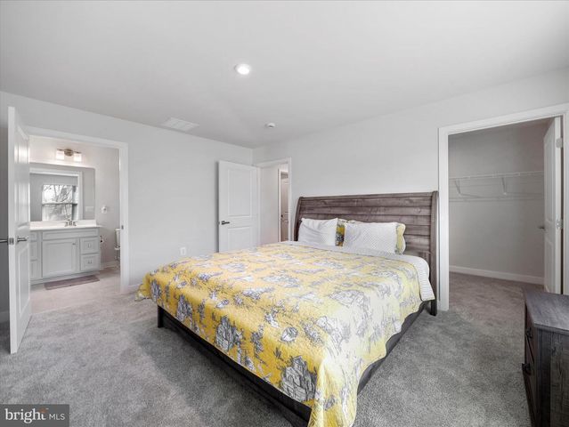 1864 SHANNON DR S, Greencastle, PA 17225