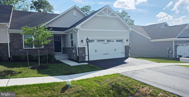 1864 SHANNON DR S, Greencastle, PA 17225