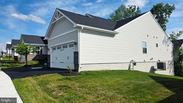 1864 SHANNON DR S, Greencastle, PA 17225