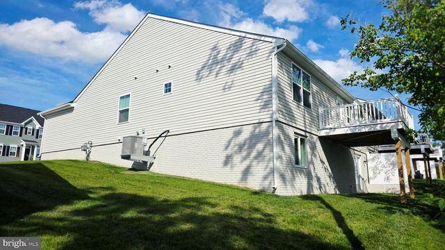 1864 SHANNON DR S, Greencastle, PA 17225