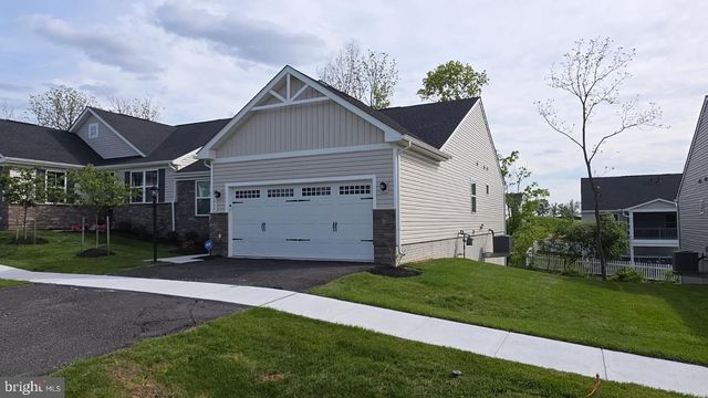 1864 SHANNON DR S, Greencastle, PA 17225