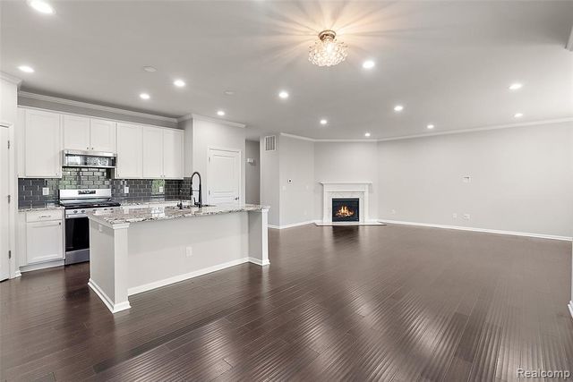 31065 Tremont Lane, Franklin, MI 48025