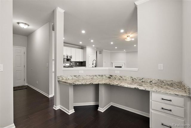 31065 Tremont Lane, Franklin, MI 48025