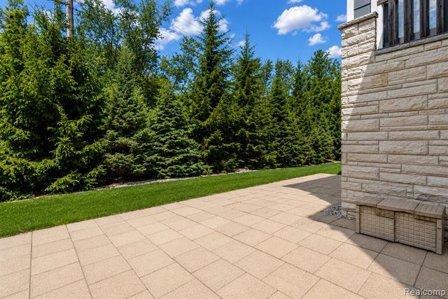 31065 Tremont Lane, Franklin, MI 48025