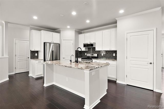 31065 Tremont Lane, Franklin, MI 48025