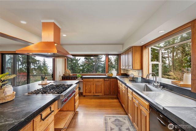 170 Windship Drive, Port Townsend, WA 98368