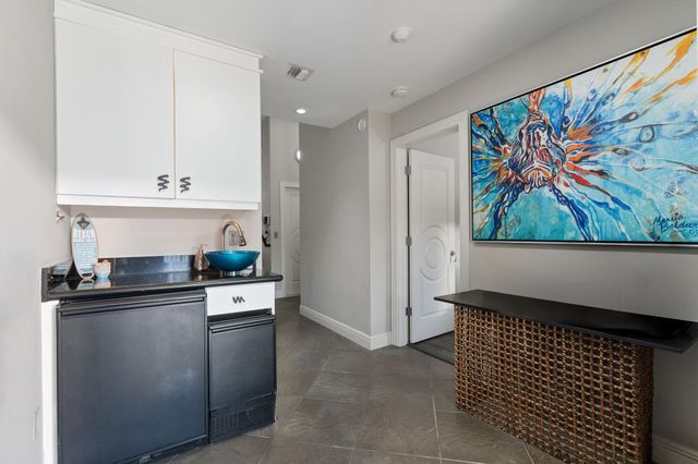 16 Portside Drive 16C, Fort Lauderdale, FL 33316