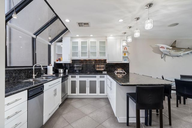 16 Portside Drive 16C, Fort Lauderdale, FL 33316