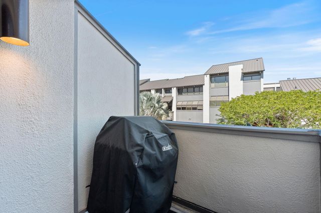 16 Portside Drive 16C, Fort Lauderdale, FL 33316