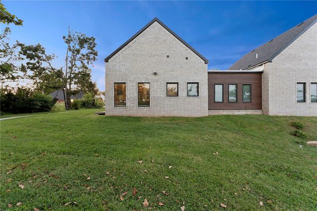 510 N 8th Street, Rogers, AR 72756