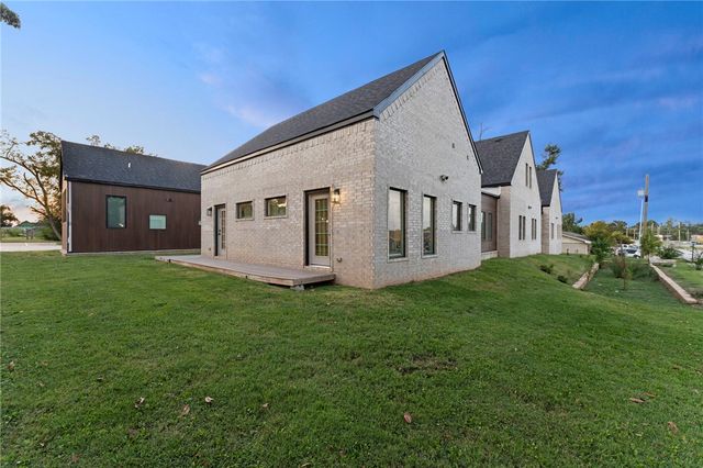 510 N 8th Street, Rogers, AR 72756