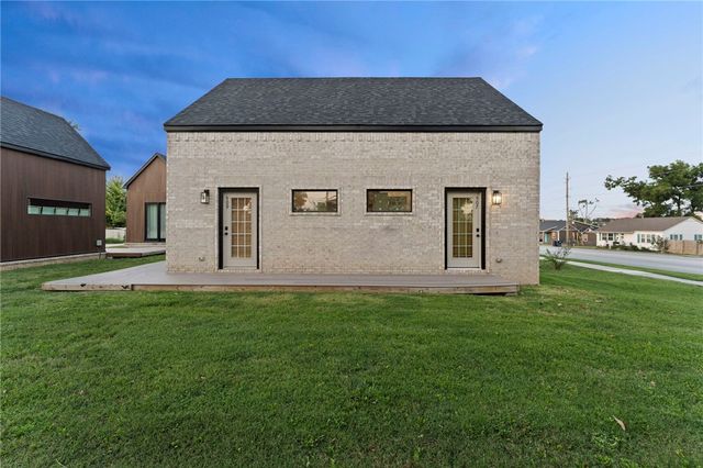 510 N 8th Street, Rogers, AR 72756