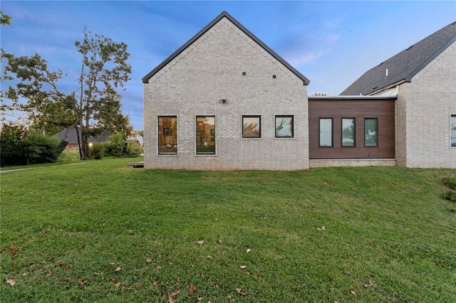 510 N 8th Street, Rogers, AR 72756