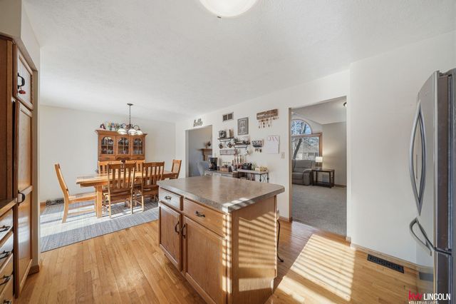 5463 NW 4th Street, Lincoln, NE 68521