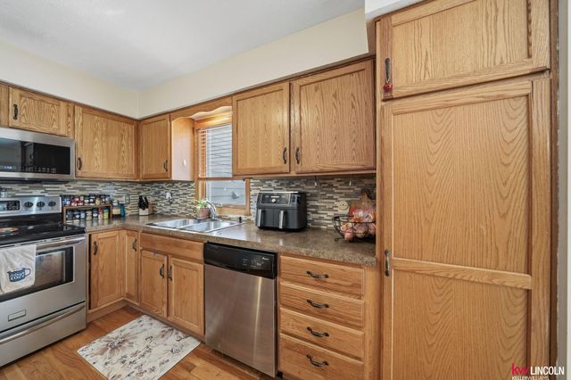 5463 NW 4th Street, Lincoln, NE 68521