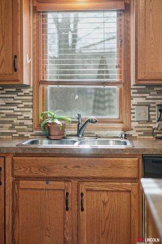 5463 NW 4th Street, Lincoln, NE 68521