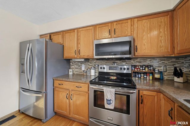 5463 NW 4th Street, Lincoln, NE 68521