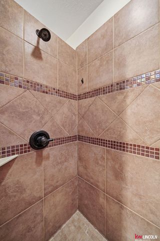 5463 NW 4th Street, Lincoln, NE 68521