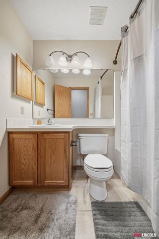 5463 NW 4th Street, Lincoln, NE 68521