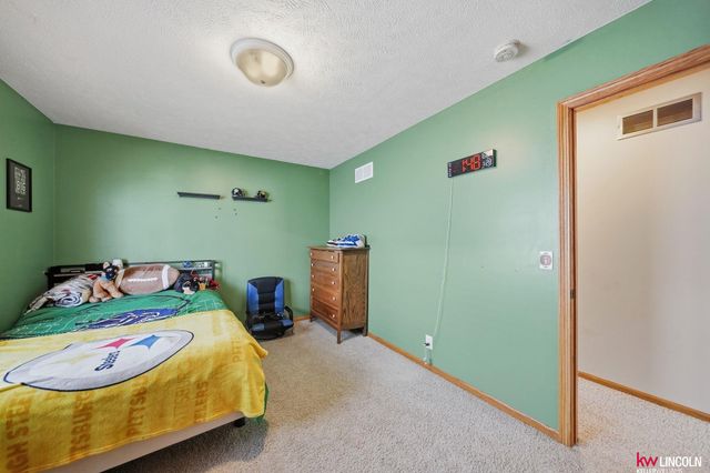 5463 NW 4th Street, Lincoln, NE 68521