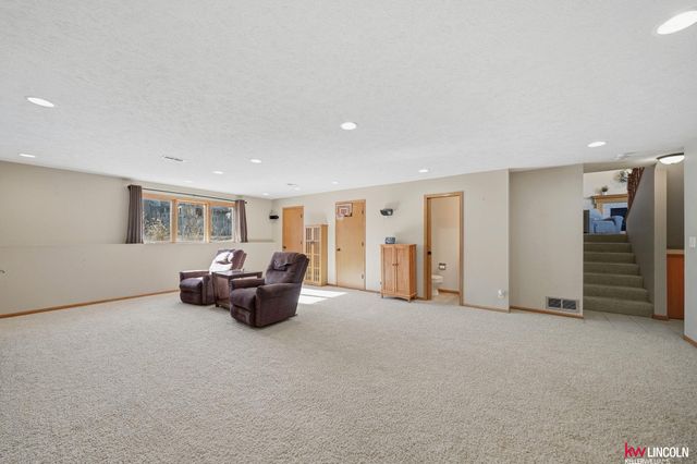 5463 NW 4th Street, Lincoln, NE 68521