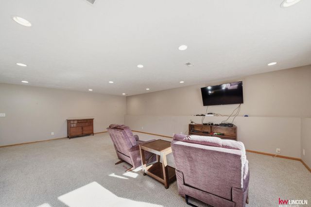 5463 NW 4th Street, Lincoln, NE 68521