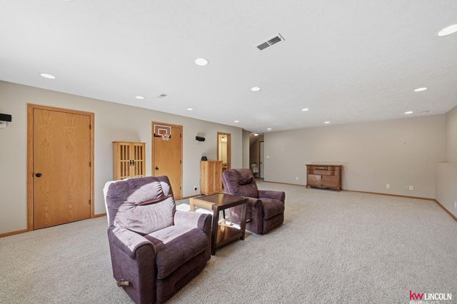 5463 NW 4th Street, Lincoln, NE 68521