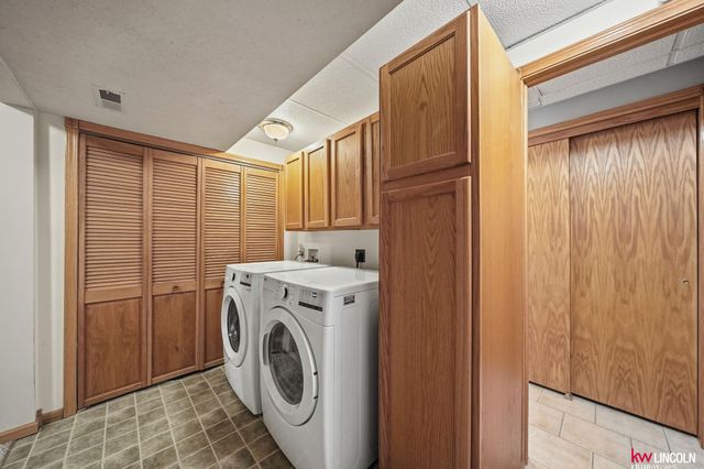 5463 NW 4th Street, Lincoln, NE 68521