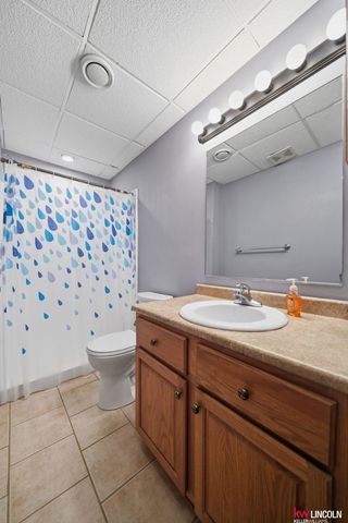 5463 NW 4th Street, Lincoln, NE 68521