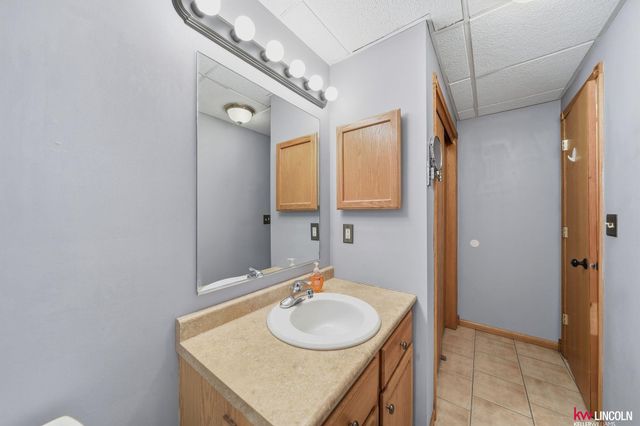 5463 NW 4th Street, Lincoln, NE 68521