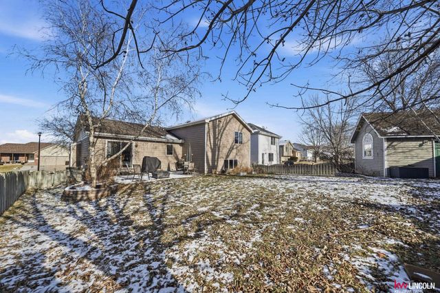 5463 NW 4th Street, Lincoln, NE 68521