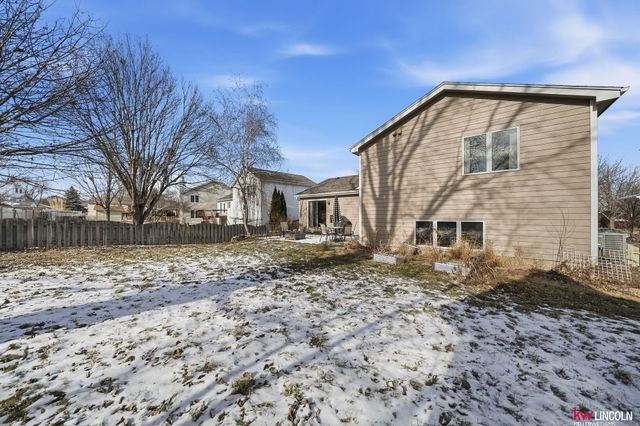 5463 NW 4th Street, Lincoln, NE 68521