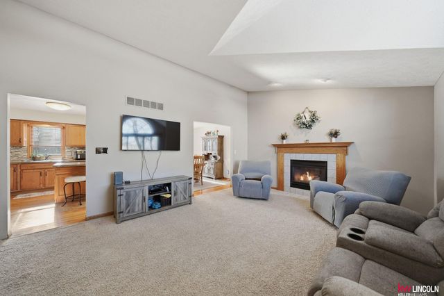 5463 NW 4th Street, Lincoln, NE 68521