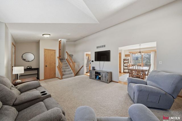 5463 NW 4th Street, Lincoln, NE 68521