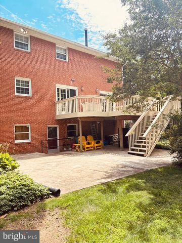 6519 WINNEPEG RD, Bethesda, MD 20817